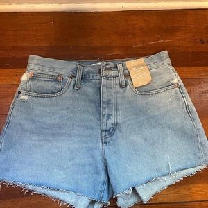 Madewell Relaxed Denim Shorts Curvy (FITS LIKE A SIZE 28) - tag says 25 curvy
